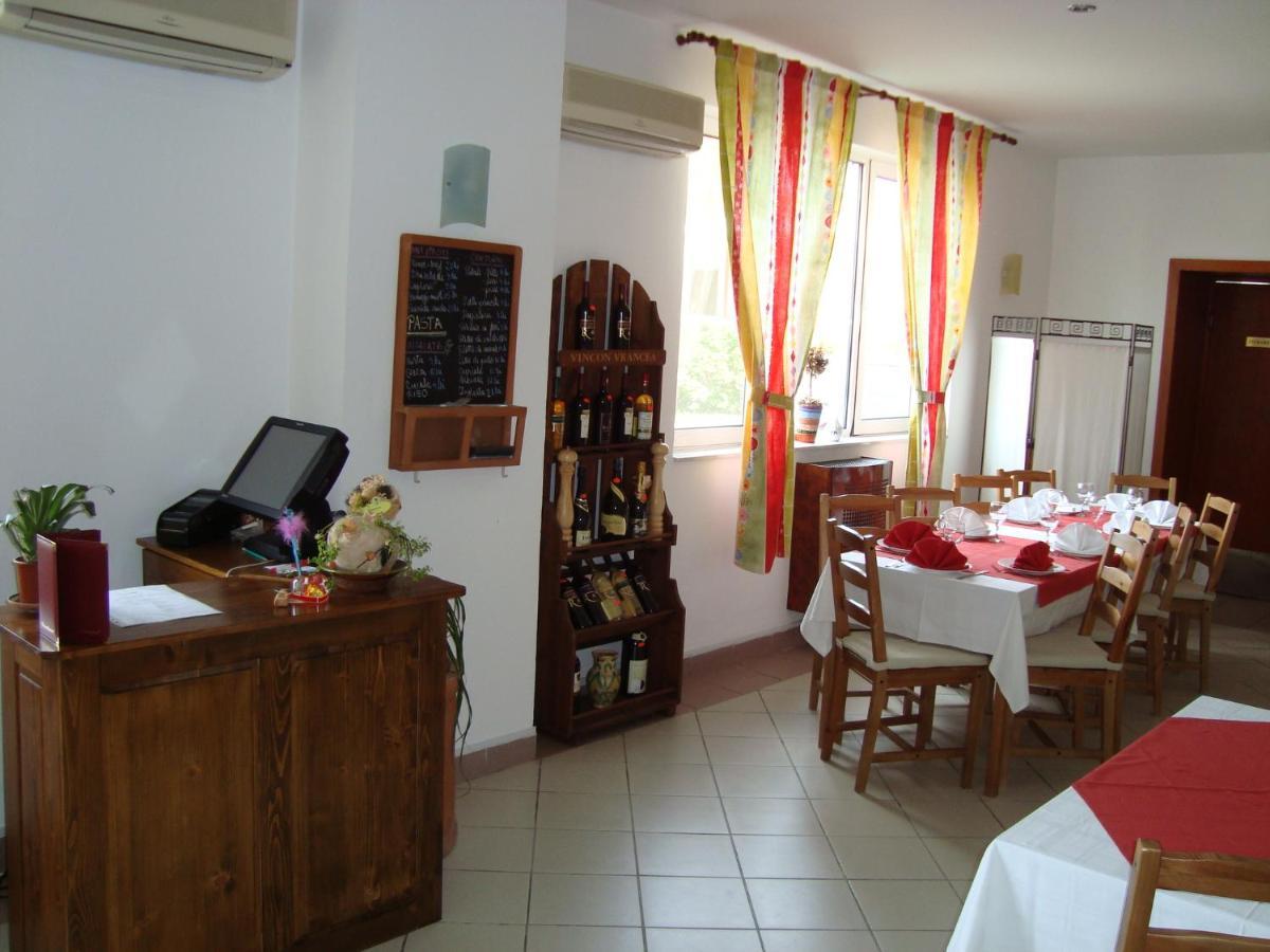 Vila Zoppas Inn Sinnicolau Mare ภายนอก รูปภาพ